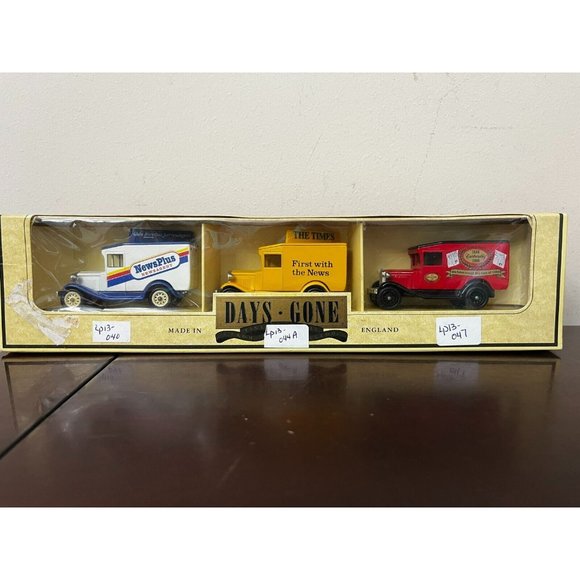 Vintage LLEDO LP13 1934 MODEL A FORD VAN Truck set of 3 news newspaper new - Picture 1 of 11